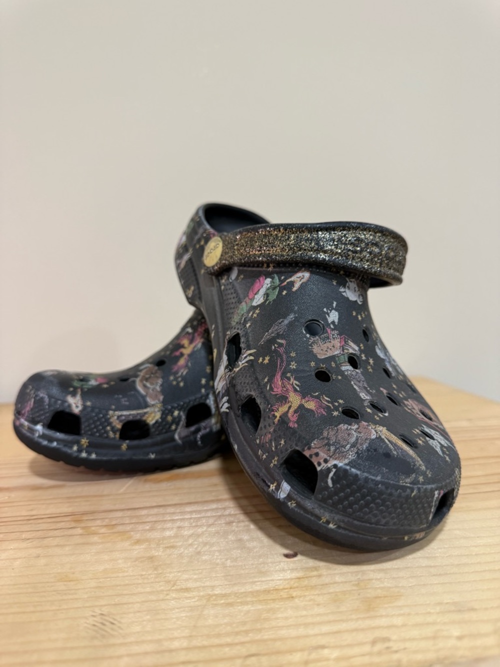 Vera Bradley x Harry Potter Crocs – Kids J5 – Black Magical Print Clogs